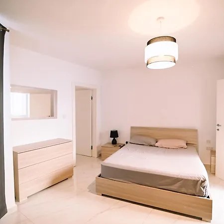 Lejlighed Spacious 3 Bedroom In Sliema! Sliema