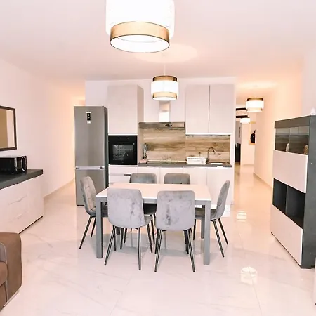 Spacious 3 Bedroom In Sliema! Appartamento