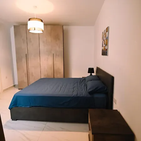 Spacious 3 Bedroom In Sliema! Apartman