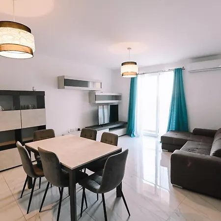 Apartment Spacious 3 Bedroom In Sliema!