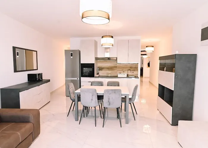 Spacious 3 Bedroom In Sliema! Appartamento